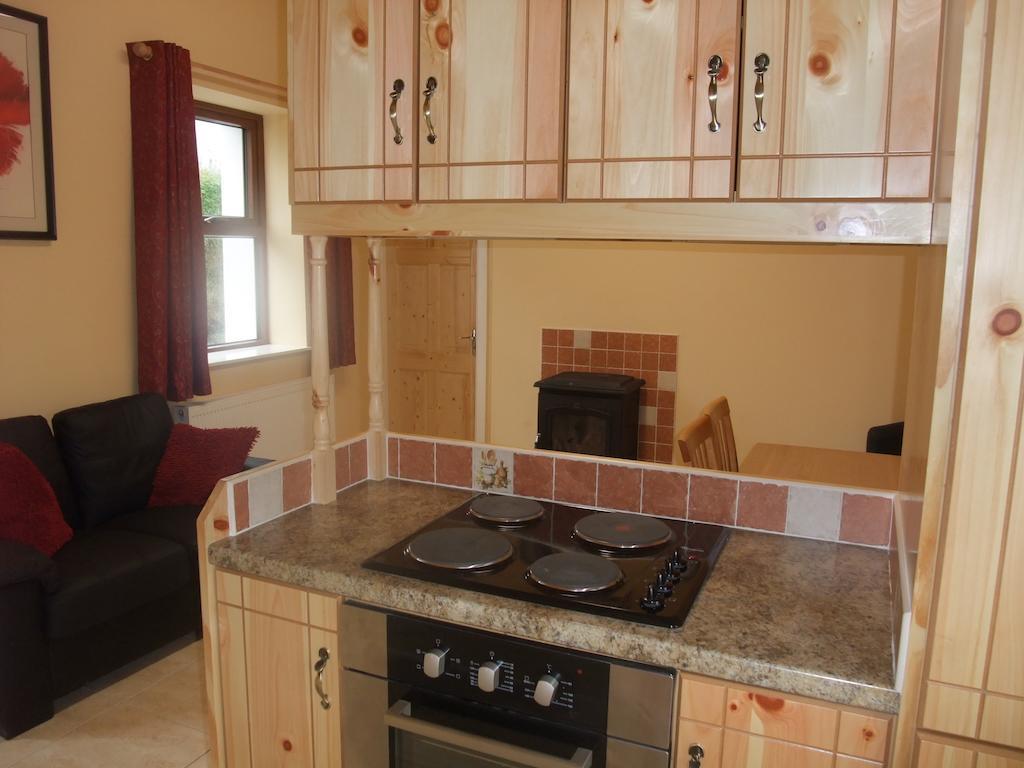 Katie'S Cottage Achill Sound Camera foto