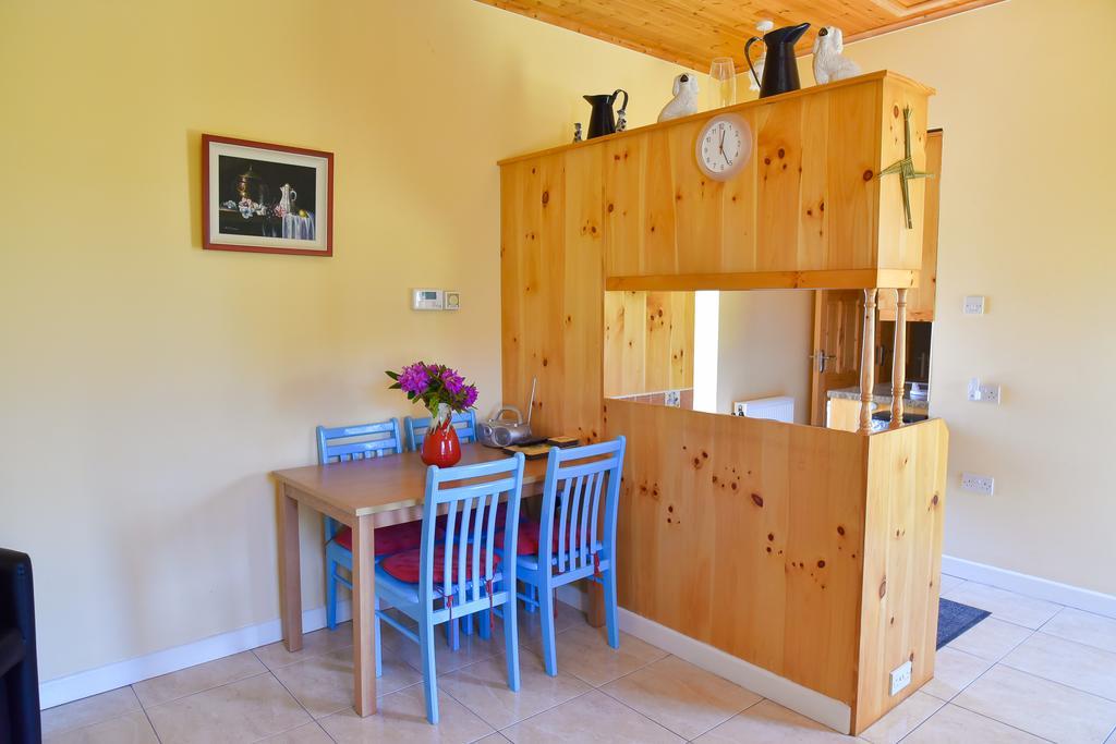 Katie'S Cottage Achill Sound Esterno foto